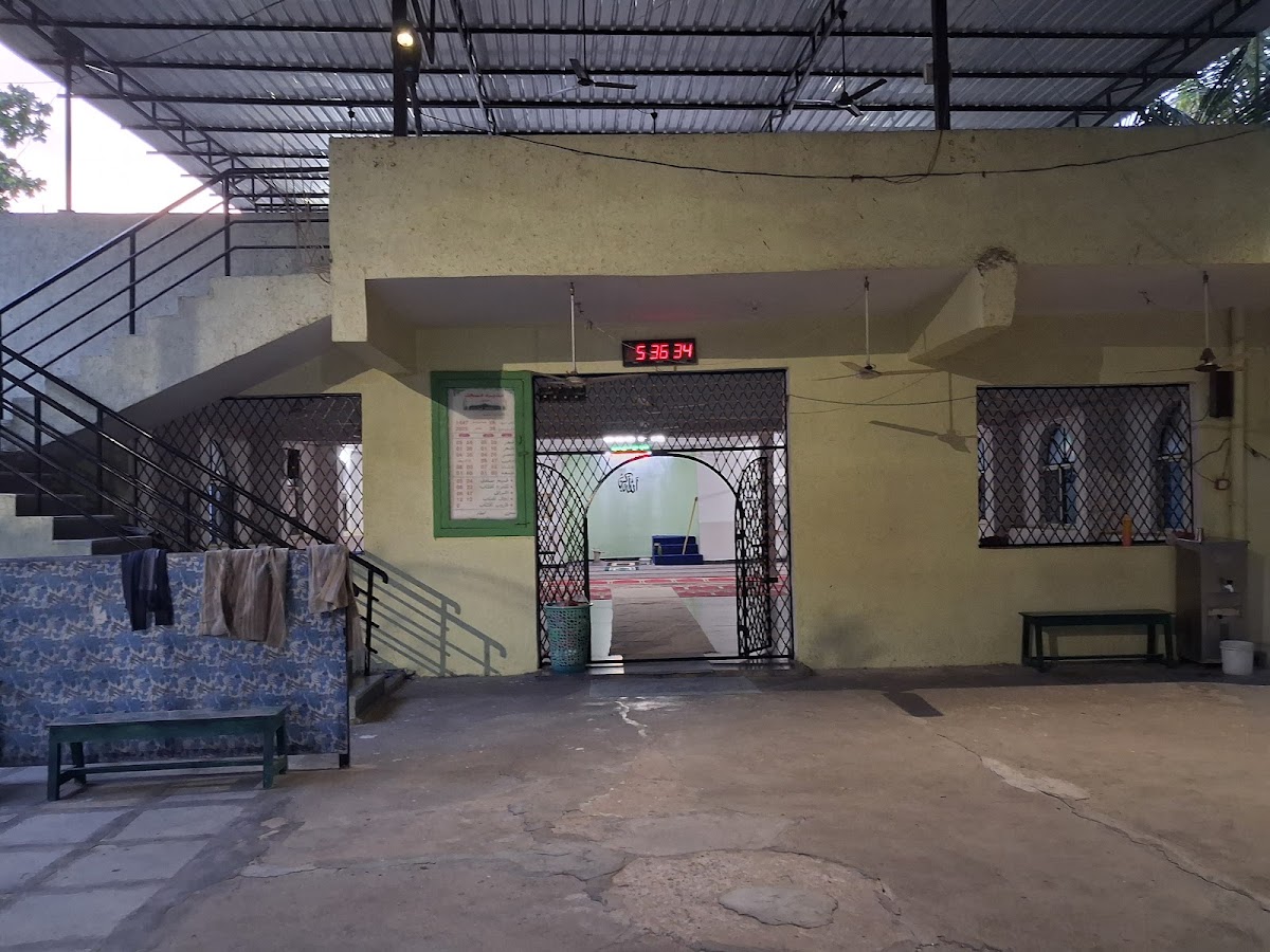 Madeena Masjid مدینہ مسجد Madeena Masjid مدینہ مسجد