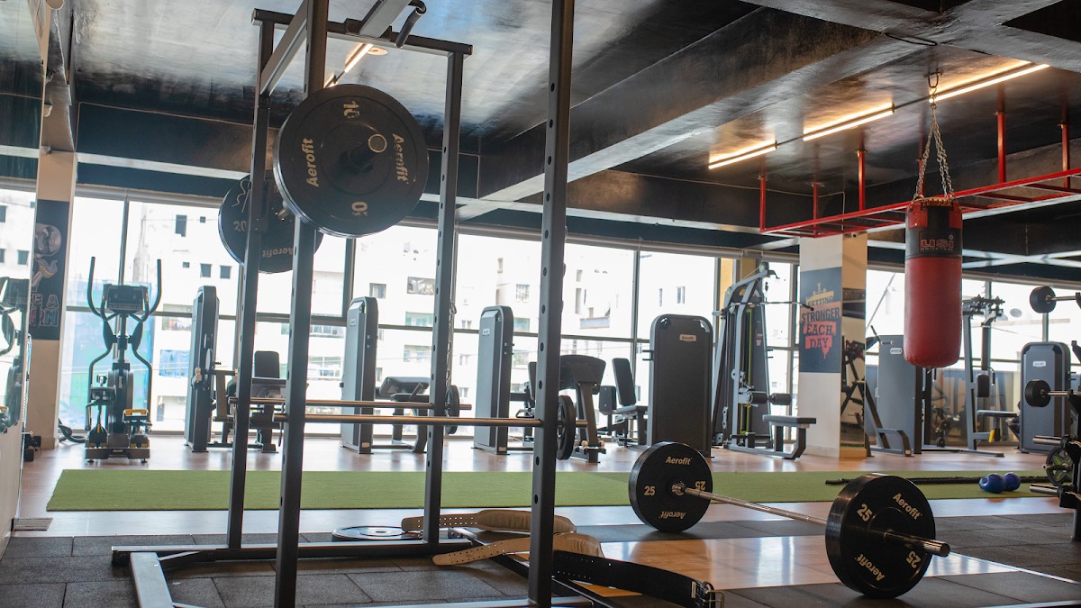 NEAR FITNESS STUDIO AND GYMS